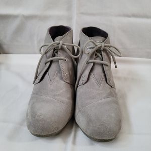 Grey Bob's ankle shoes
